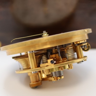 27041667g - 1. Moskauer Uhrenfabrik Marinechronometer, UDSSR um 1965, 3-tlg. Holzbox, seitl. ...