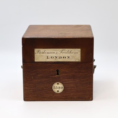 27041670b - PARKINSON & FRODSHAM kleines Marinechronometer im Eichenkasten, England um 1840, 2-tlg. ...