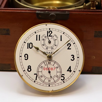 27041672d - POLJOT Marinechronometer, UDSSR um 1970, 3- tlg. Holzkasten, seitl. Tragegriffe fehlen, ...