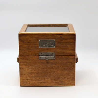 27041690b - WEMPE Marinechronometer im Bakelit-Gehäuse in original Box, Deutschland um 1946, 2-tlg. ...