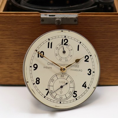 27041690d - WEMPE Marinechronometer im Bakelit-Gehäuse in original Box, Deutschland um 1946, 2-tlg. ...