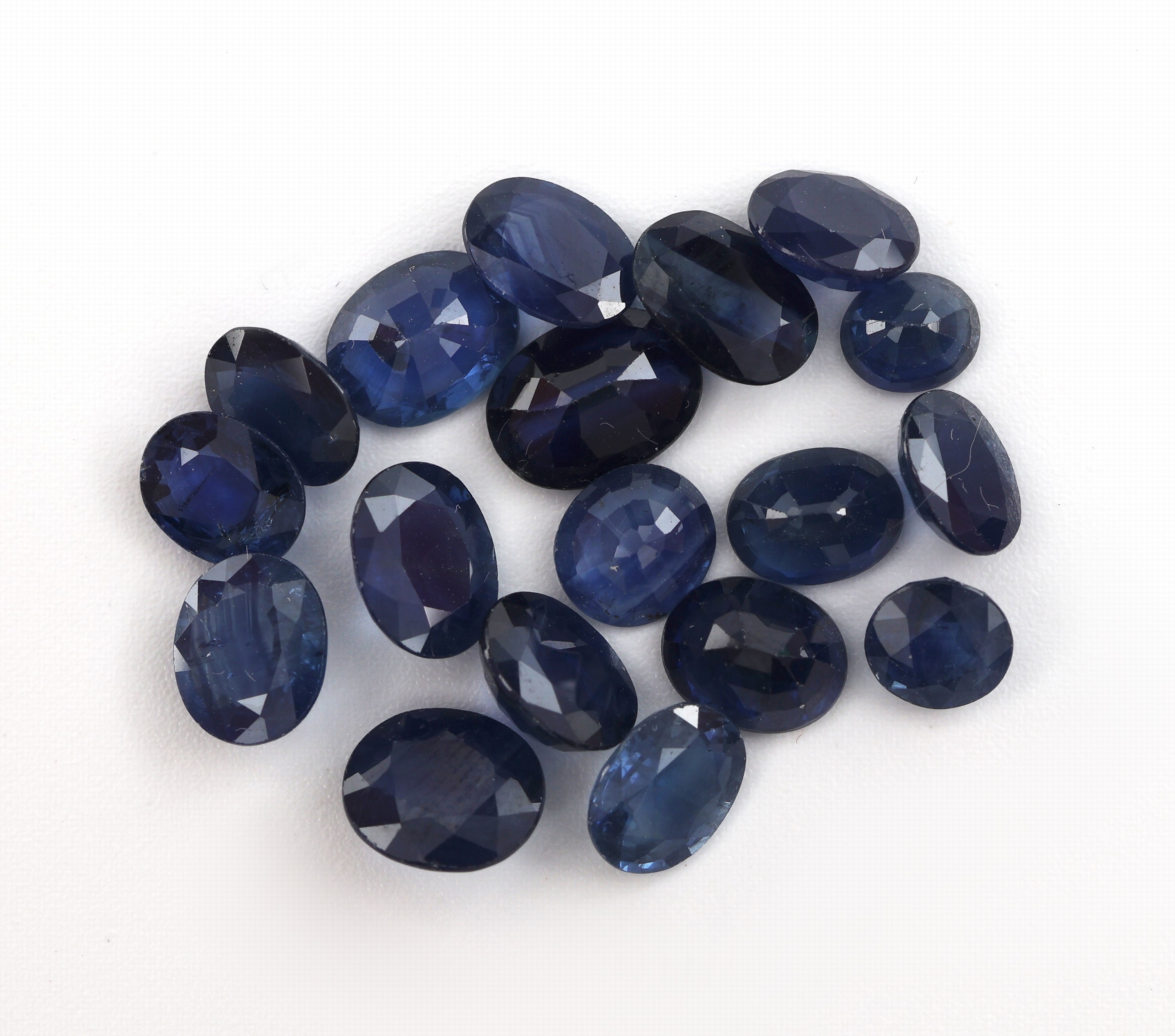 Image 27041705 - Lot lose Saphire, zus. ca. 11.07 ct, ovalfacett. in versch. Größen und Farbnuancen ...
