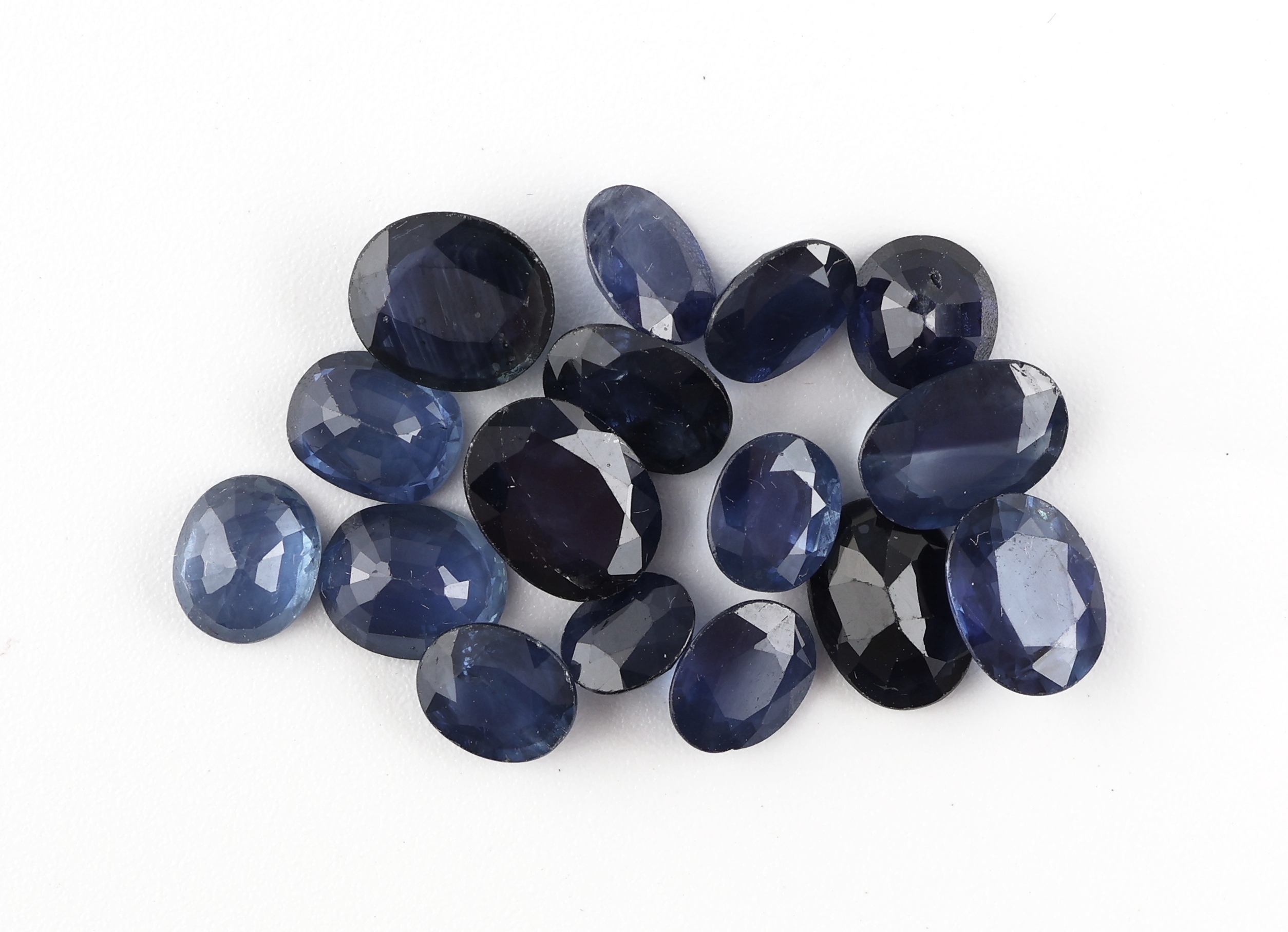 Image 27041707 - Lot lose Saphire, zus. ca. 10.37 ct, ovalfacett. in versch. Größen und Farbnuancen ...