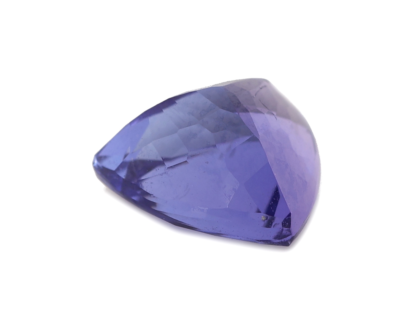Detail b: Loser Tansanit, ca. 2.58 ct, facett. Triangel
