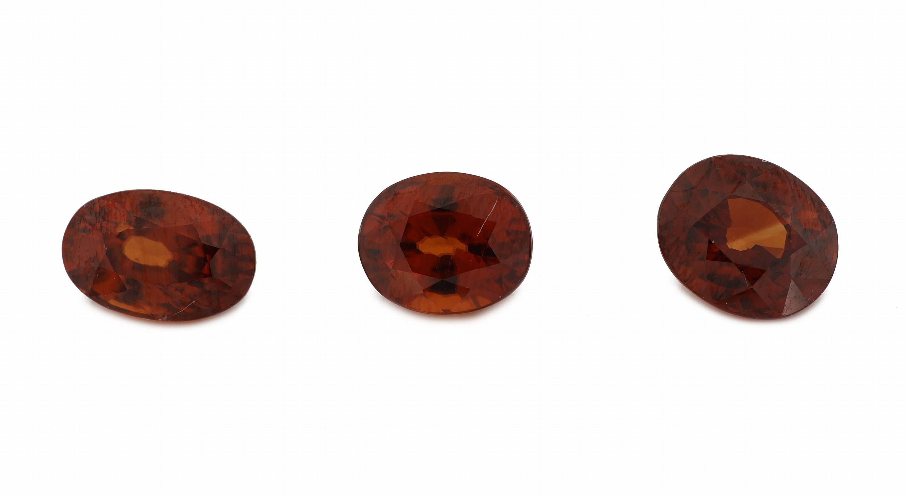 Lot 3 lose Zirkone, zus. ca. 13.75 ct, ovalfacett. in versch. Größen