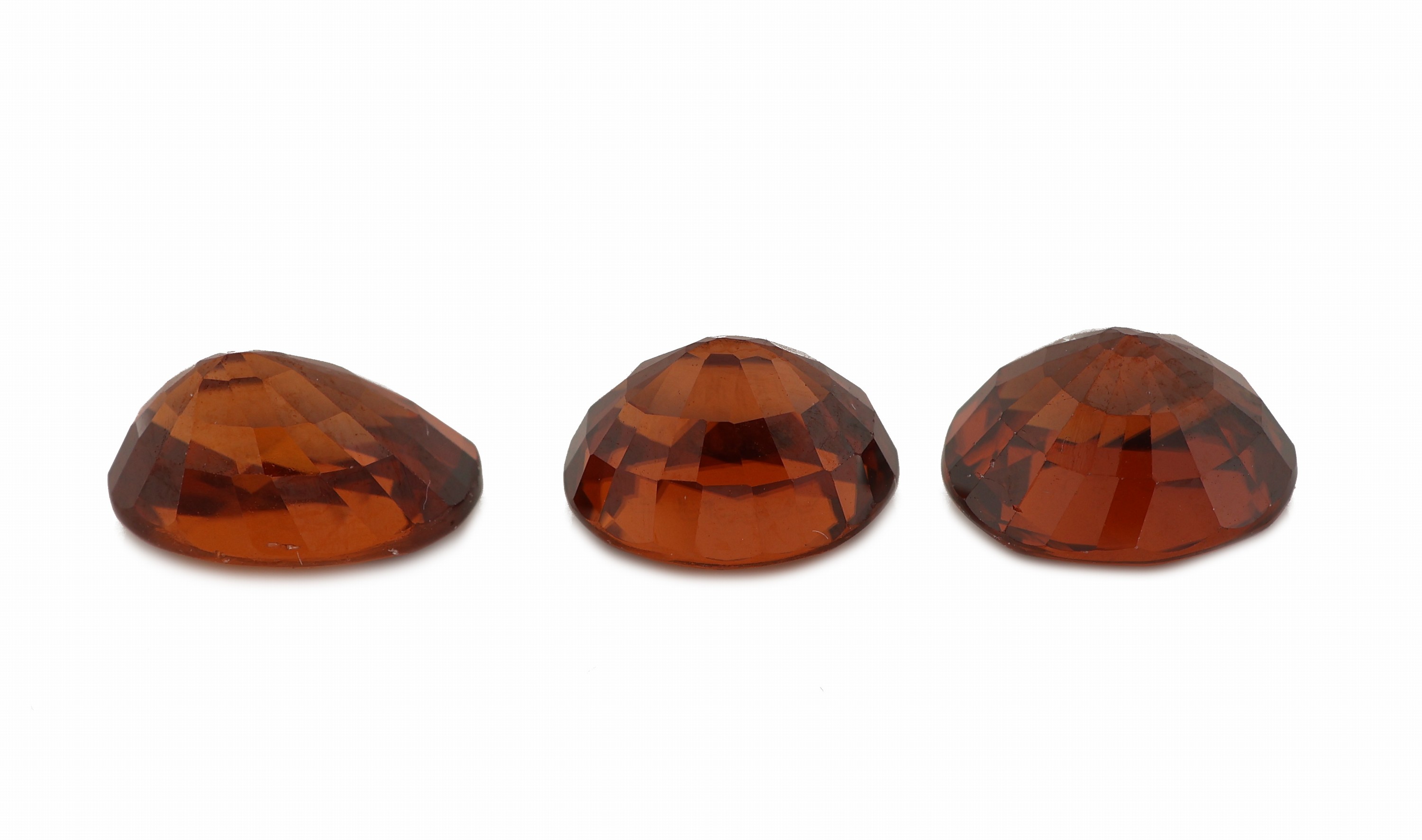 Detail a: Lot 3 lose Zirkone, zus. ca. 13.75 ct, ovalfacett. in versch. Größen