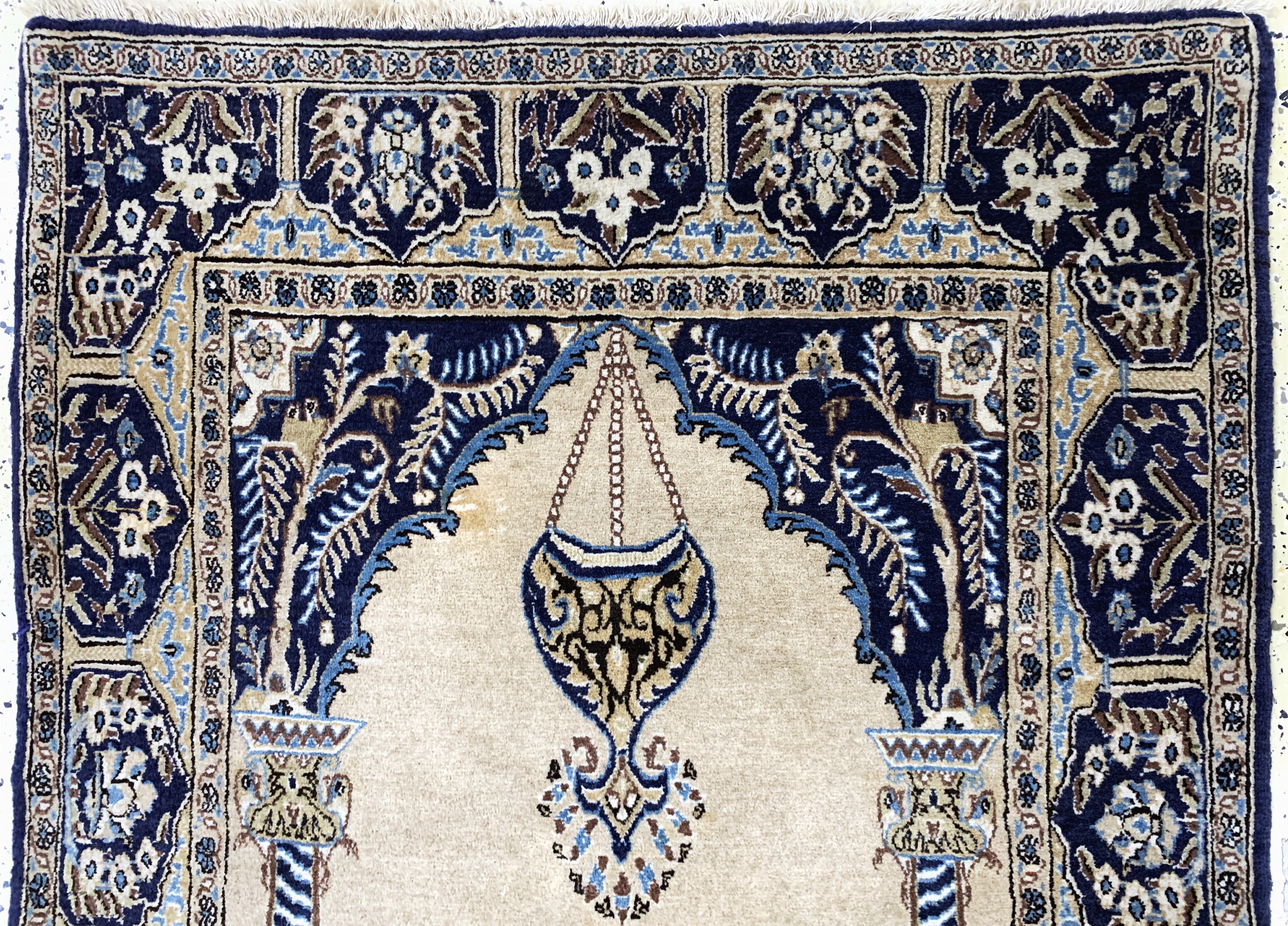 Detail e: 2 Lots Esfahan fein Persien, Mitte 20.Jhd, Korkwolle auf Seide, ca. 182 x 109 cm, EHZ: 2(fleckig & Abrasch), Ghom, Persien, Wolle aufBaumwolle, ca. ...