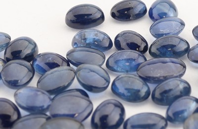 27041703b - Lot lose Saphire, zus. ca. 60.78 ct, Cabochonsin versch. Größen, Formen und Farbnuancen ...