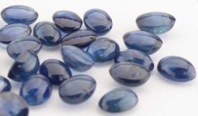 27041703c - Lot lose Saphire, zus. ca. 60.78 ct, Cabochonsin versch. Größen, Formen und Farbnuancen ...