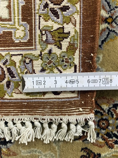 27041767d - 2 Lots Esfahan fein Persien, Mitte 20.Jhd, Korkwolle auf Seide, ca. 182 x 109 cm, EHZ: ...