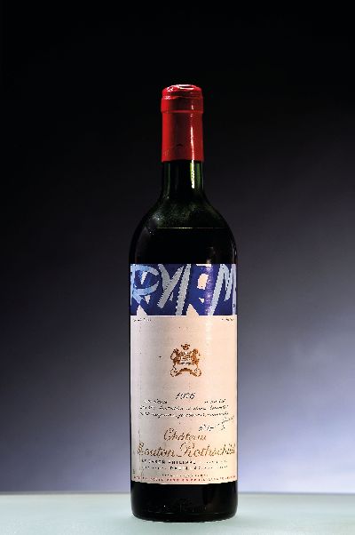 Image 1 Flasche 1976 Chateau Mouton Rothschild, Pauillac, ca. 750ml, Kapsel l. gewölbt, lower ...