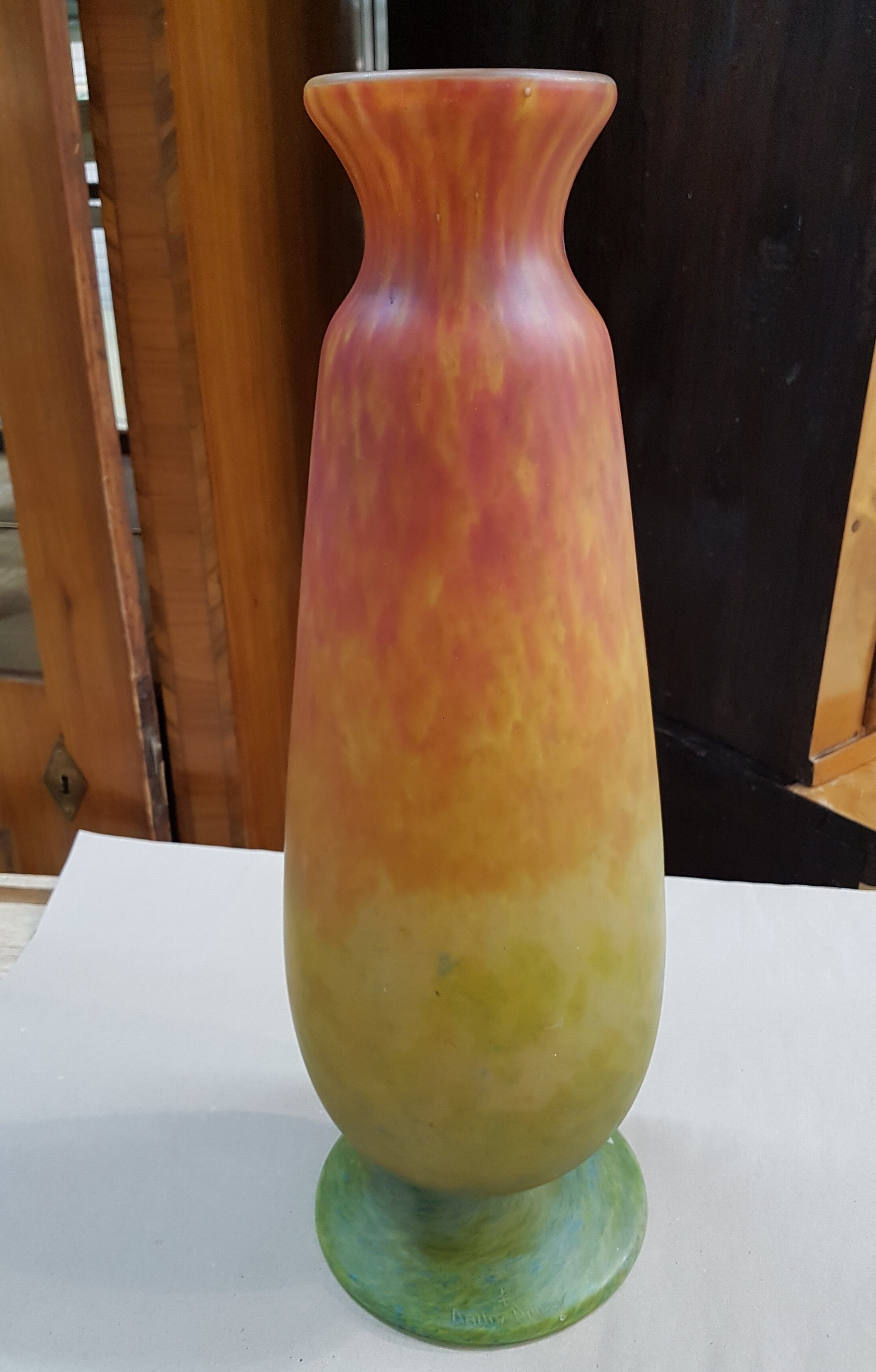 Detail a: Sehr große Vase, Daum Nancy, 1920er Jahre, Schichtglas mit gelben, grünen und orange- farbenen Einpuderungen, signiert, H. ca. 50.5 cm