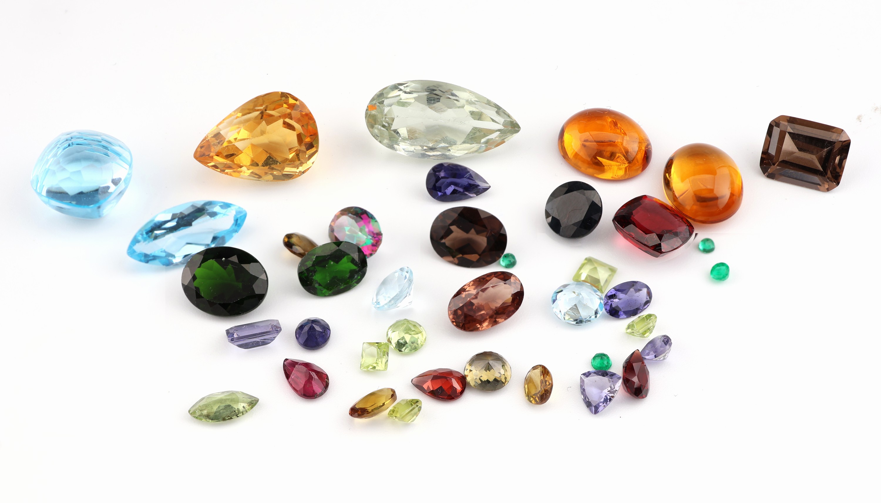 Image 27041870 - Fundgrube div. Farbsteine, zus. ca. 67.62 ct, u.a. Turmaline, Citrine, Smaragde, ...