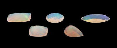 27041853a - Lot 5 lose Opale, zus. ca. 11.59 ct, versch. Schliffformen Schätzpreis: 670, - EUR