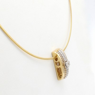 27041854a - Anhänger mit Brillanten an Omegareif, GG 585/000 z.T. rhod., länglicher, konvexer ...