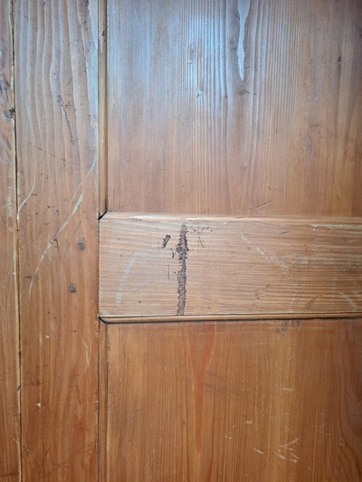 27041872q - Barocker Prunk- bzw. Dielenschrank, Augsburg, um 1720, Nussbaum furniert, Marketerie mit ...