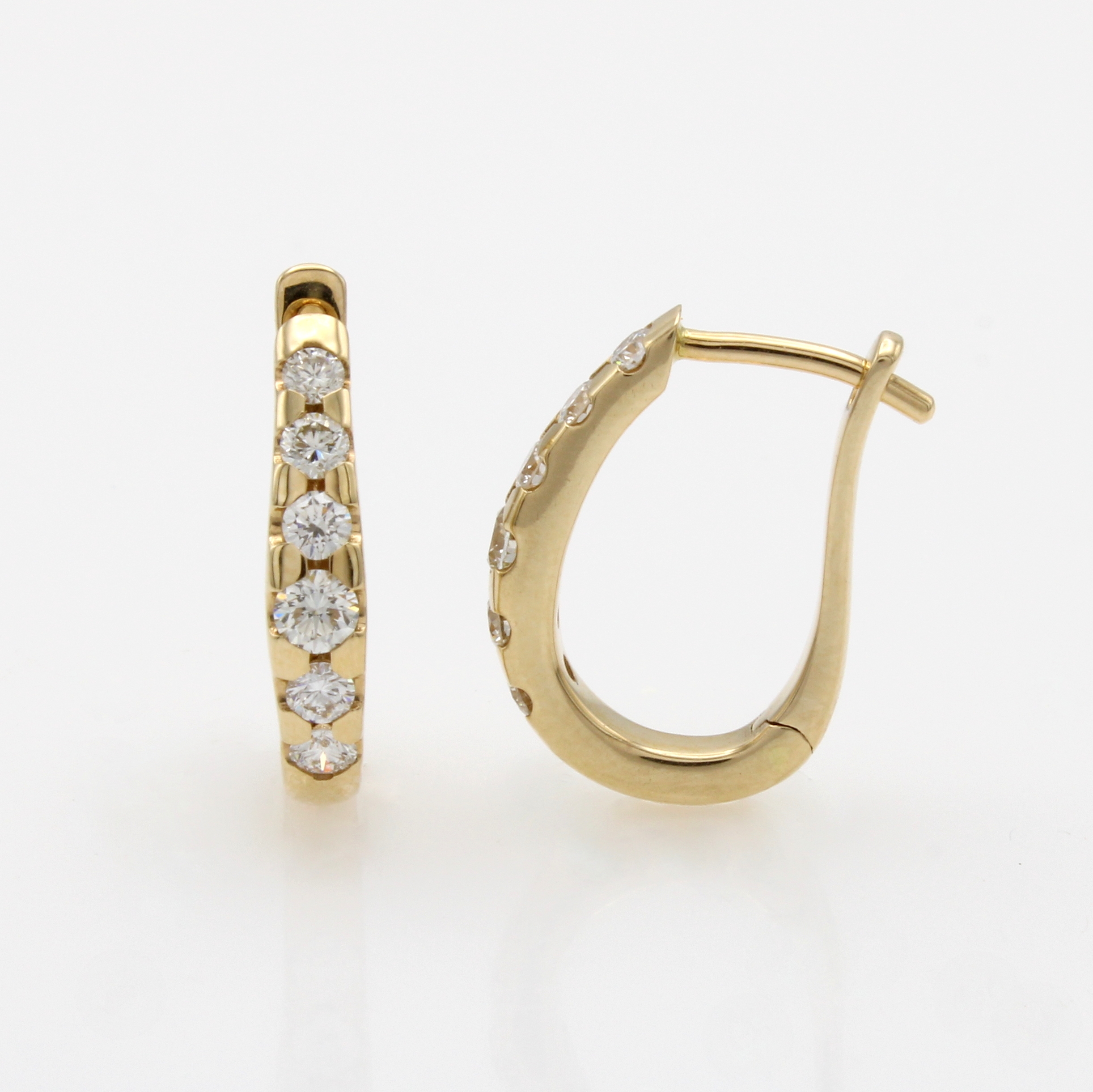 Image 27041987 - Paar Creolen mit Brillanten, GG 585/000, ovale Form, 12 Brill. zus. ca. 0.50 ct Weiß/ ...