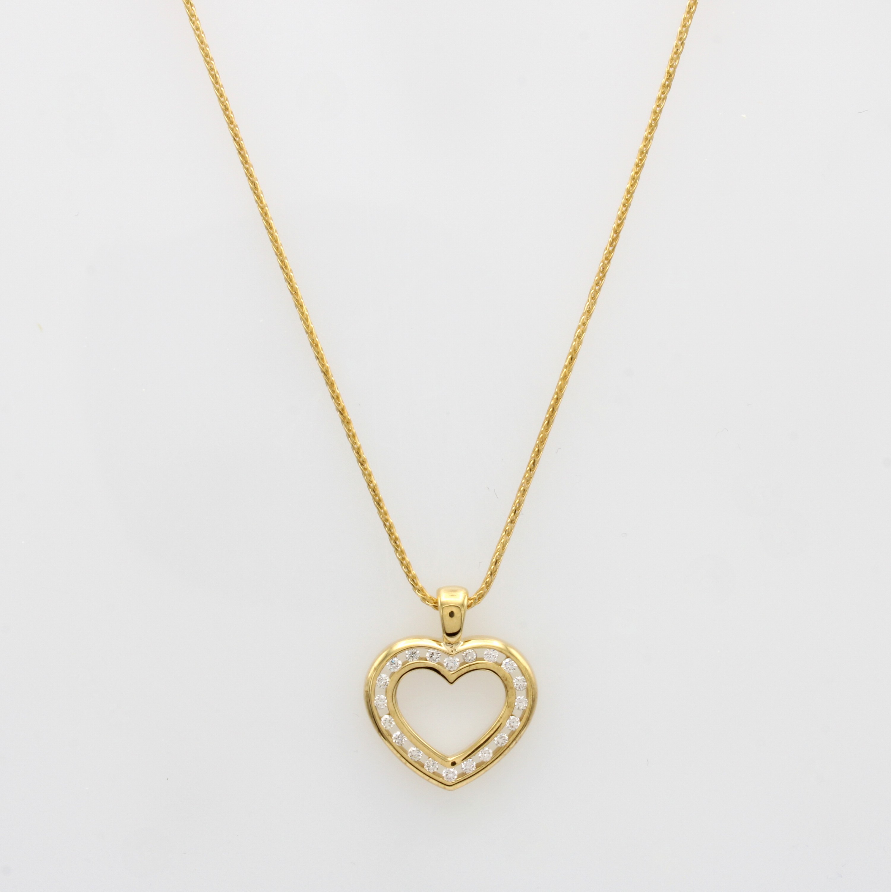 Image 27042002 - Herzanhänger mit Brillanten an Kette, GG 585/000, Brill. in Kanalfassung zus. ca. 0.20 ...