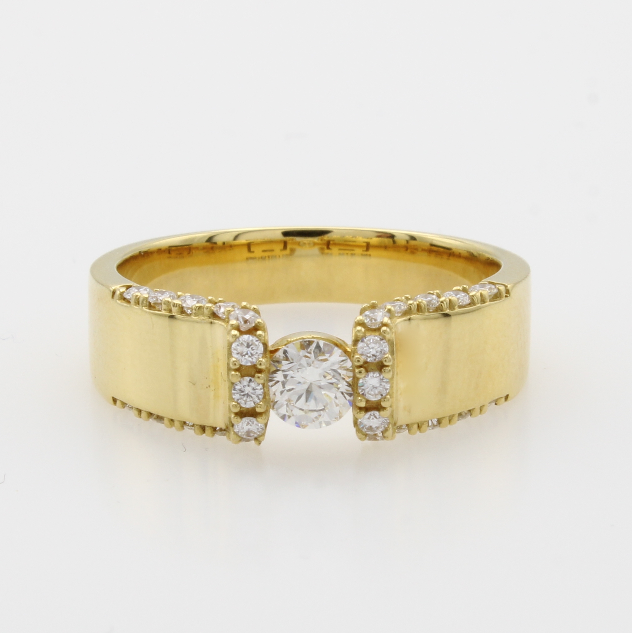 Image 27042012 - Ring mit Brillanten, GG 750/000, Solitär u. Besatzbrill. (z.T. seitlich gef.) zus. ca. ...