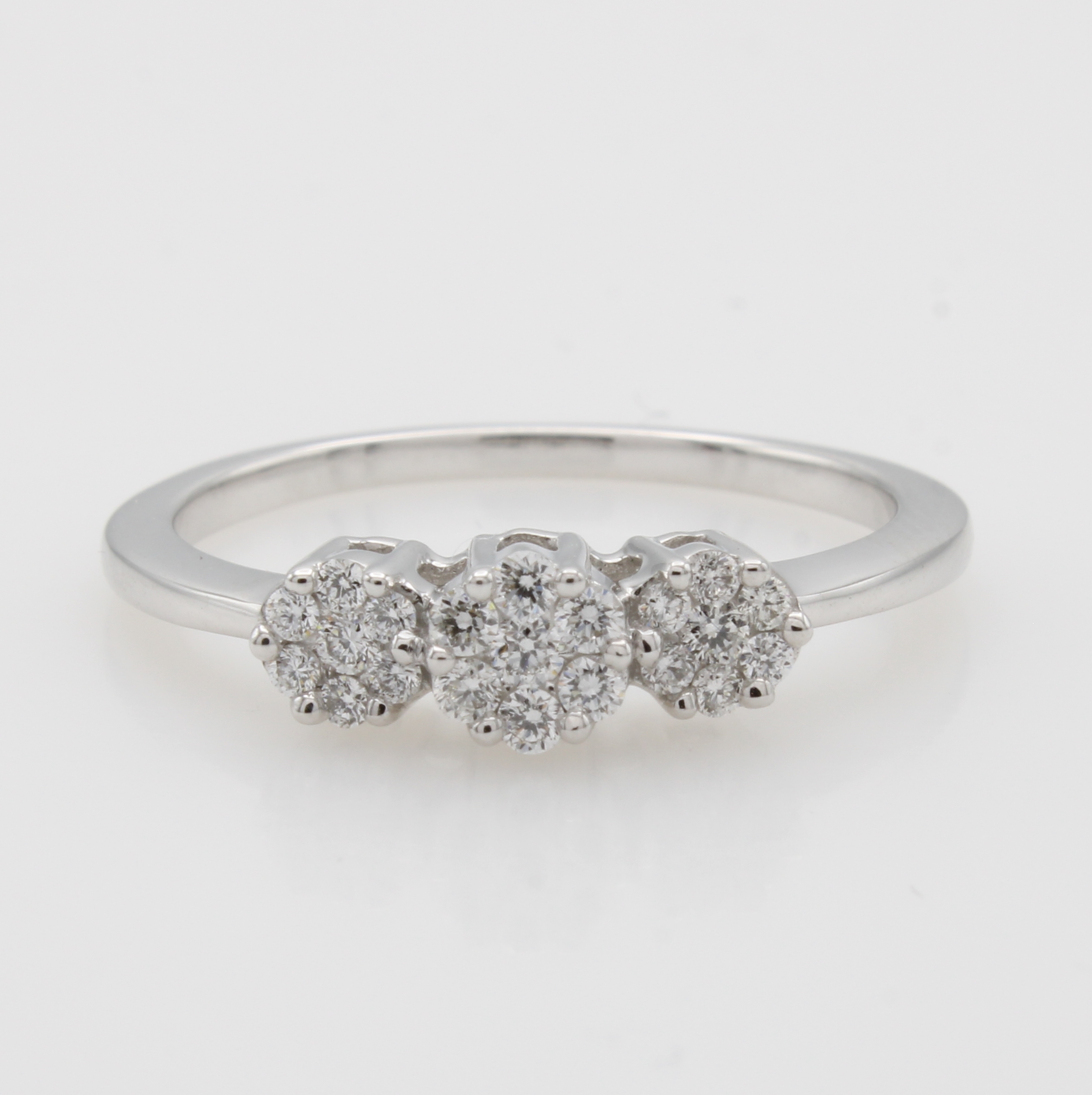 Image 27042015 - Ring mit Brillanten, WG 585/000, Brill. in 3 Blütenformen gef. zus. ca. 0.25 ct ...