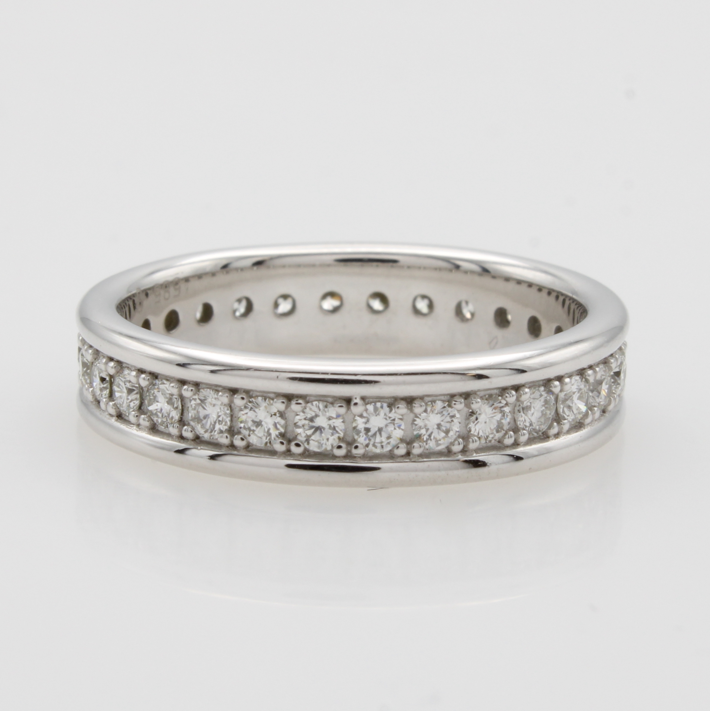 Image 27042018 - Ring mit Brillanten, WG 585/000, Schiene rundum bes. m. Brill. zus. ca. 0.75 ct Weiß/ ...