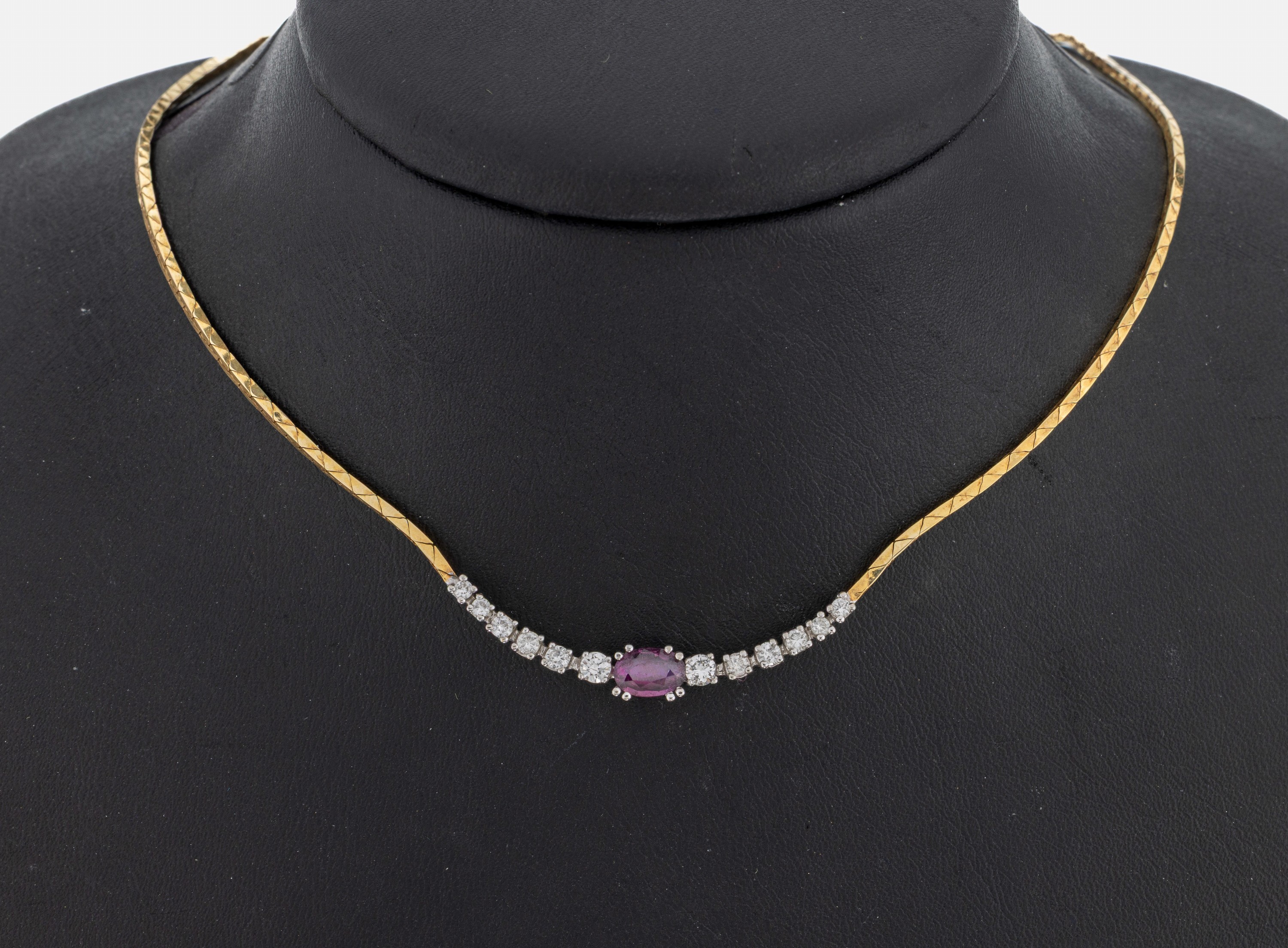Image 27042028 - 14 kt Gold Rubin-Brillant-Collier, GG/WG 585/000, WG-Mittelteil, ovalfacett. Rubin ca. ...