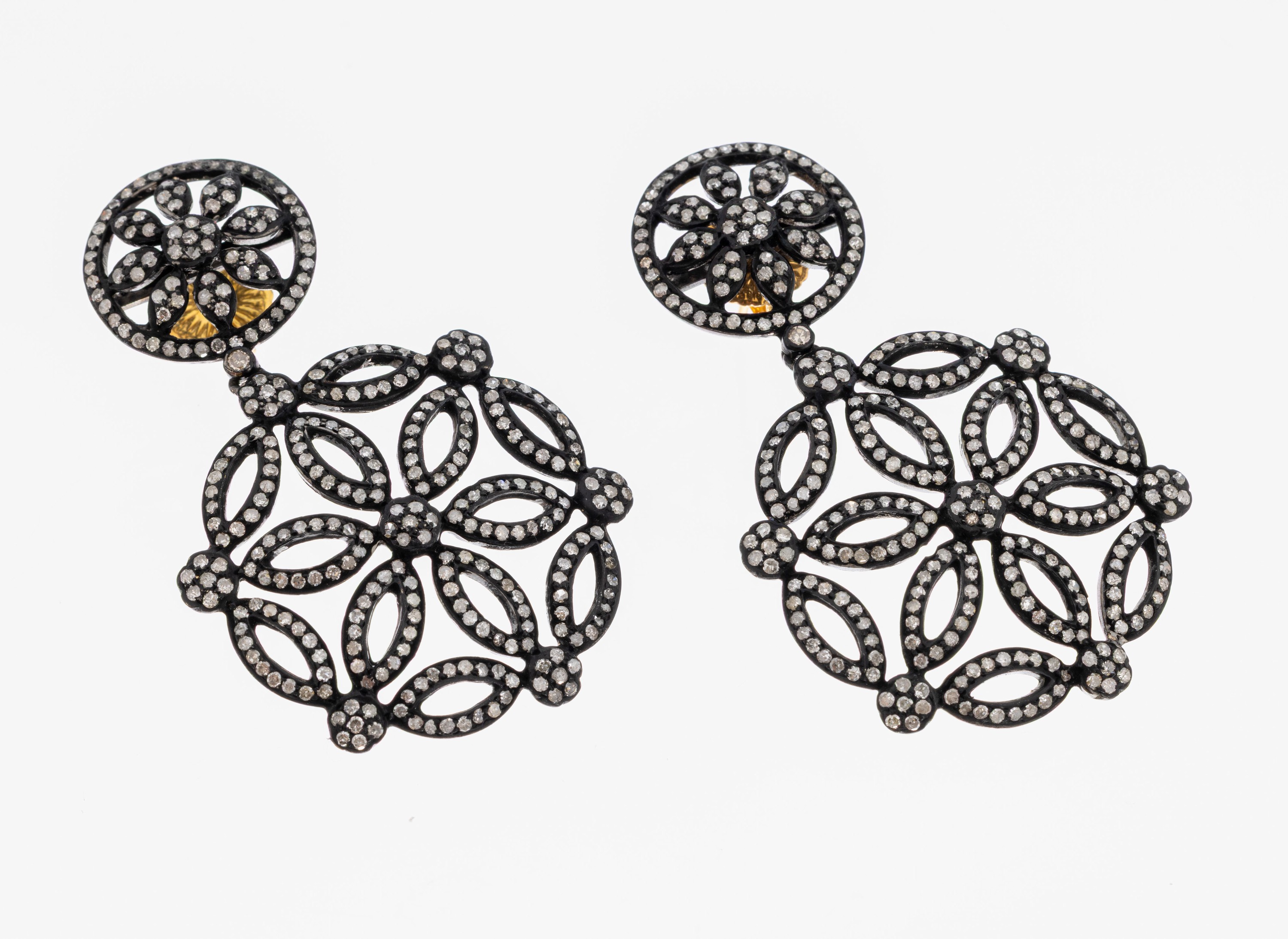 Image 27042051 - Paar Diamant-Ohrstecker, 925er Silber geschwärzt, bewegl., geschwungen geometrisch, ...