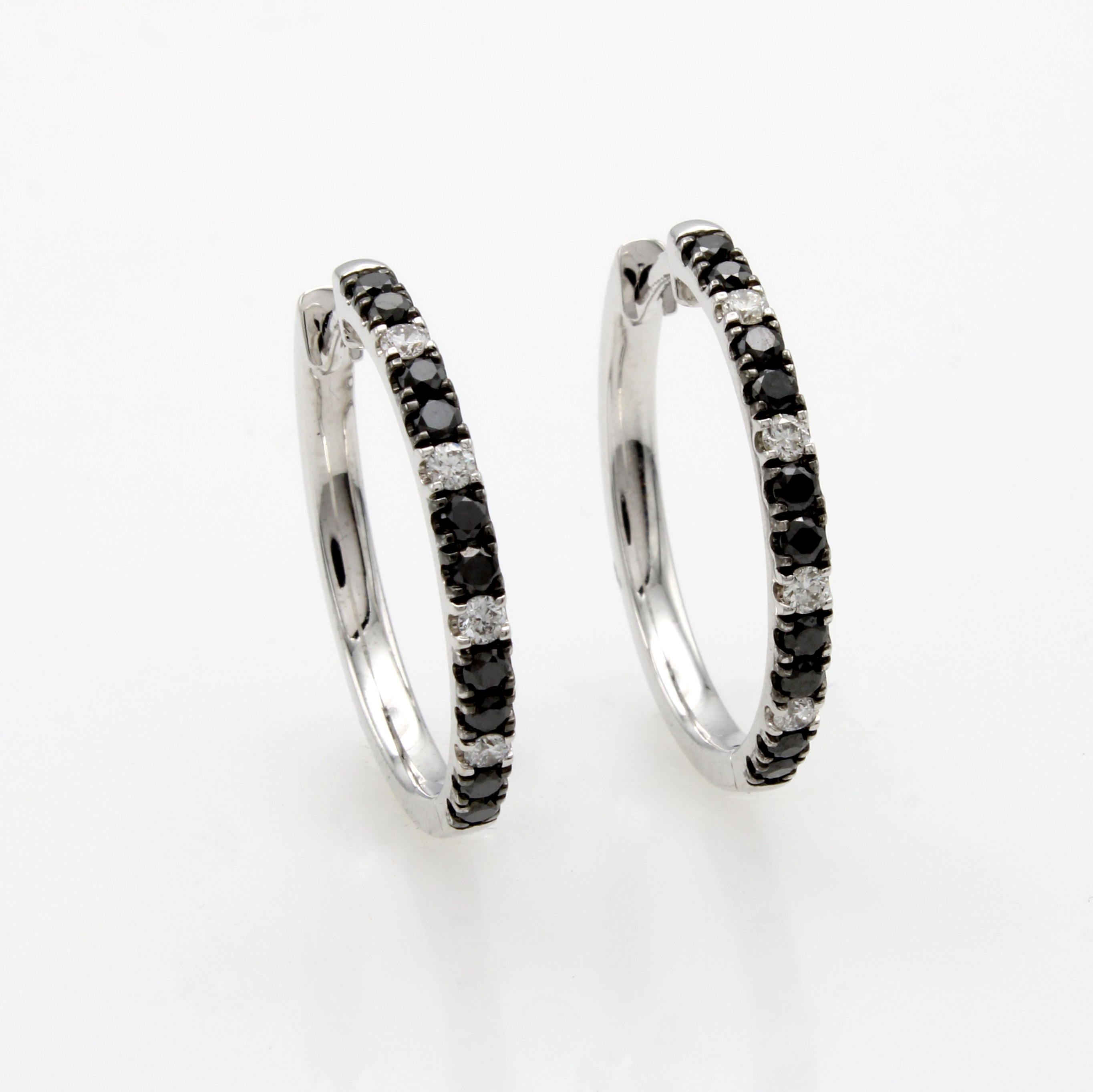 Image 27042069 - Paar Klappcreolen mit Diamanten und Brillanten, WG 585/000, 8 Brill. zus. ca. 0.20 ct ...