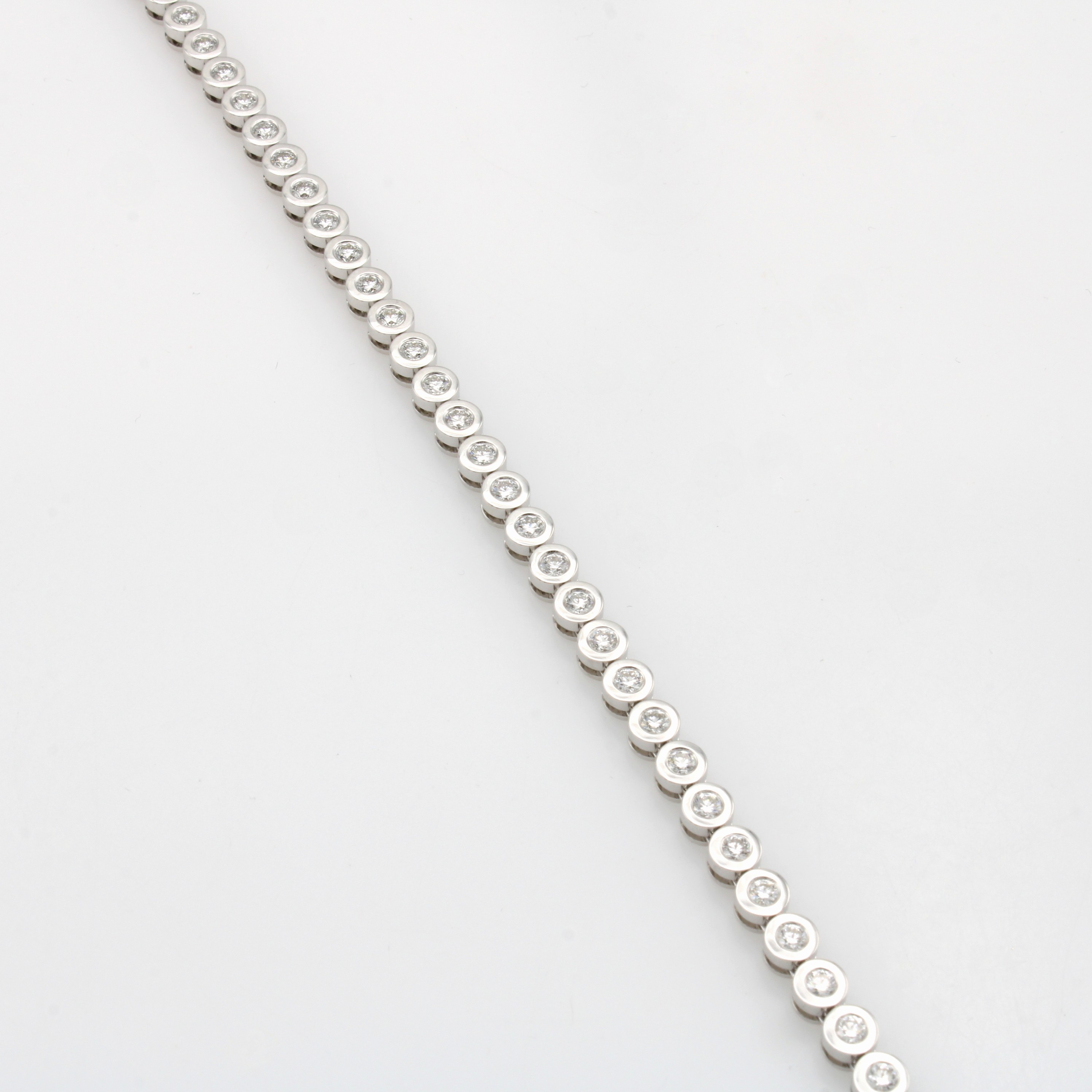 Image 27042072 - Tennisarmband mit Brillanten, WG 750/000, Brill. zus. ca. 2.50 ct Weiß/si, Kastenschl. ...