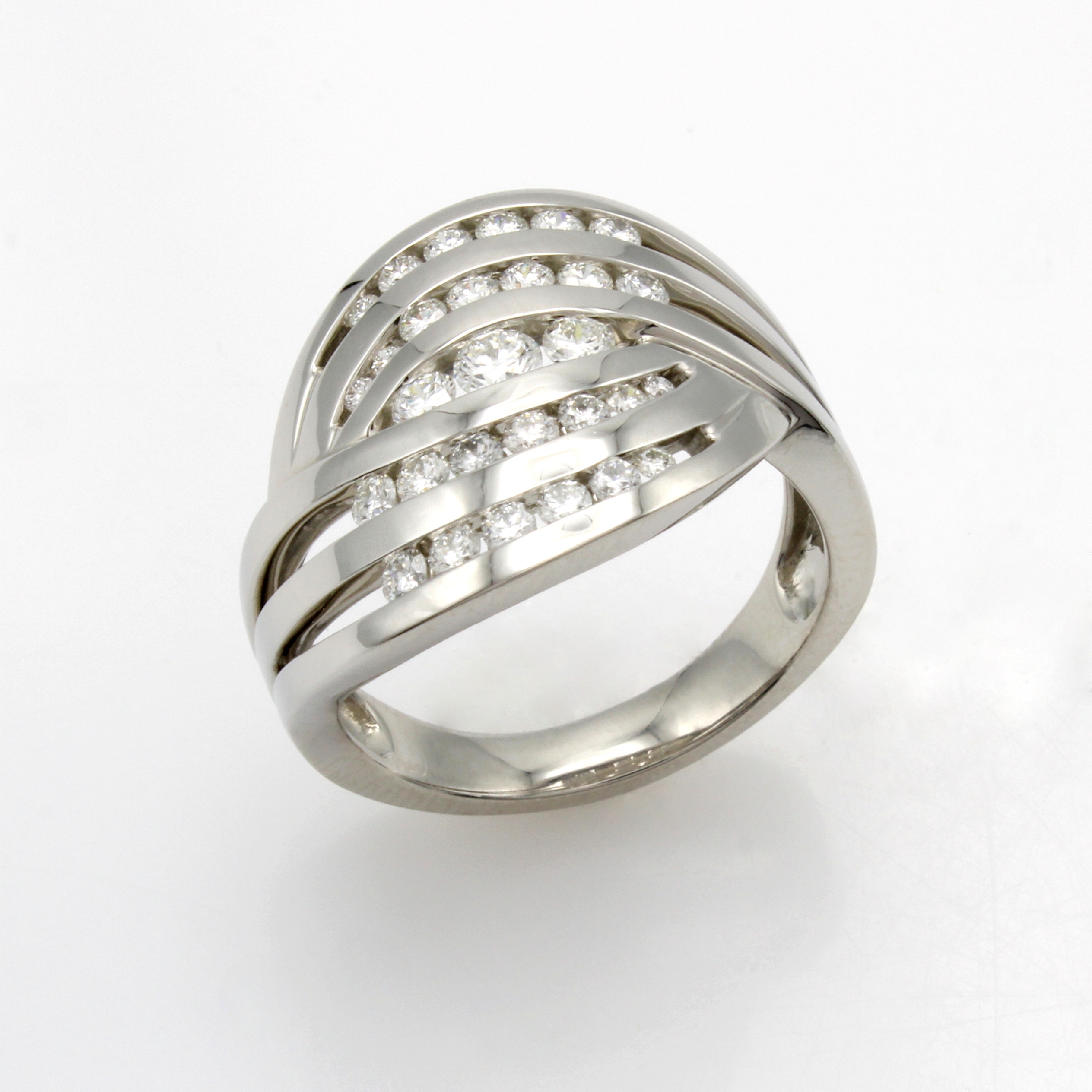 Image 27042076 - Ring mit Brillanten, Platin 950/000, Brill. in Kanalfassungen zus. ca. 0.70 ct Weiß/ ...