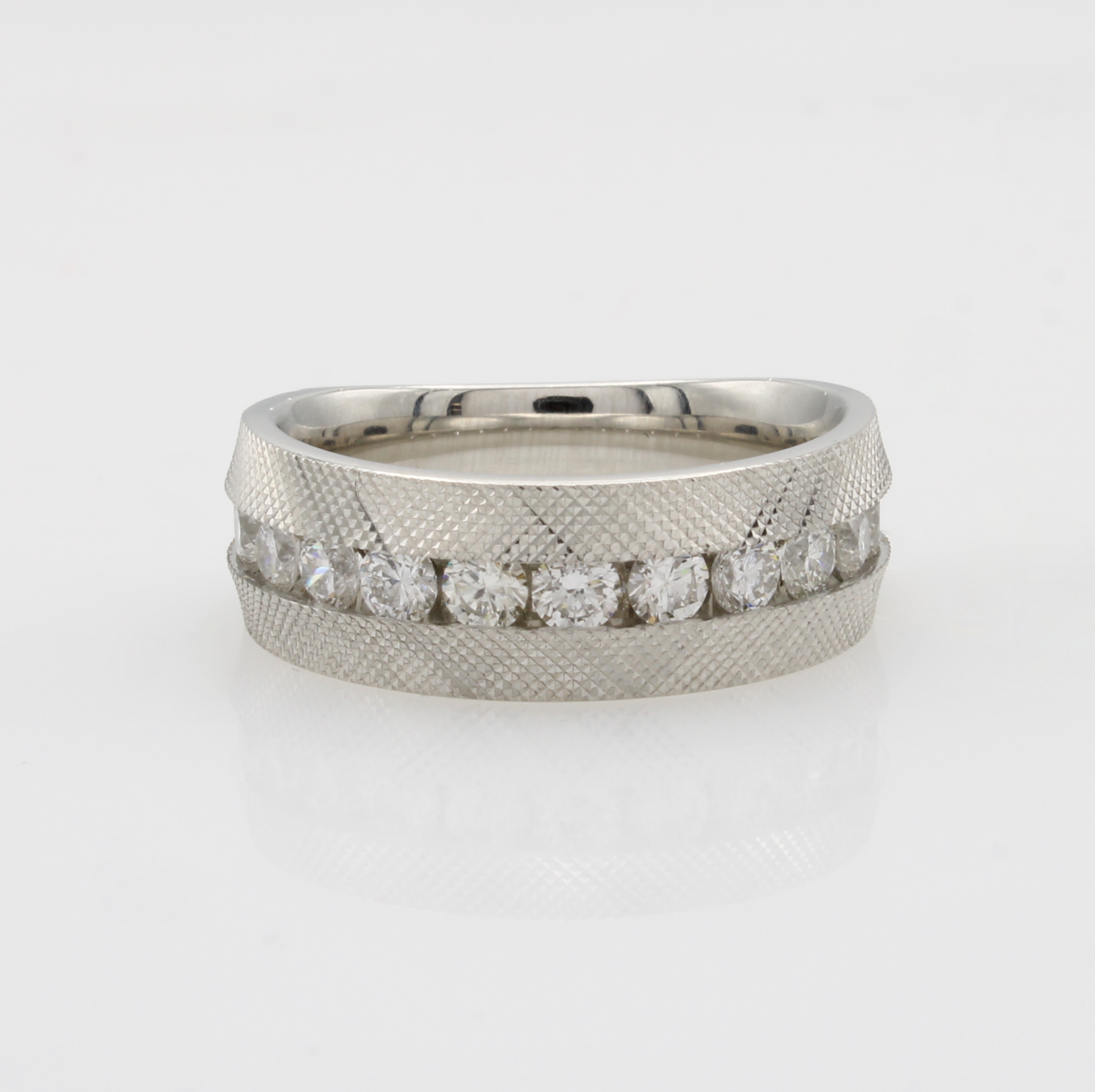 Image 27042078 - Ring mit Brillanten, Platin 950/000, z.T. fein ziseliert, Brill. in Kanalfassung zus. ...