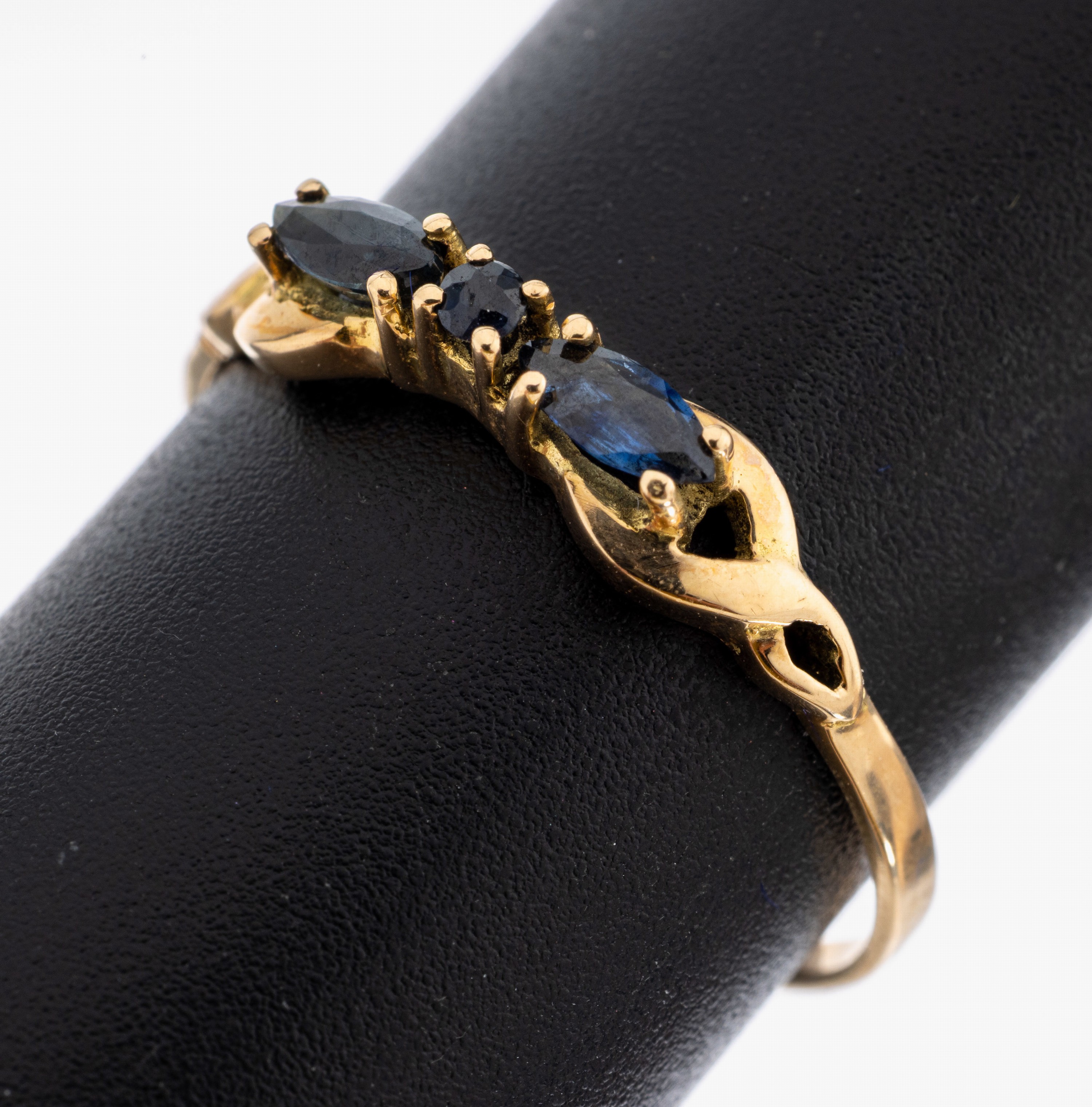 Image 27042099 - 14 kt Gold Saphir-Ring, GG 585/000 gepr., feine zarte Verarbeitung, 2 Saphir-Navettes ...