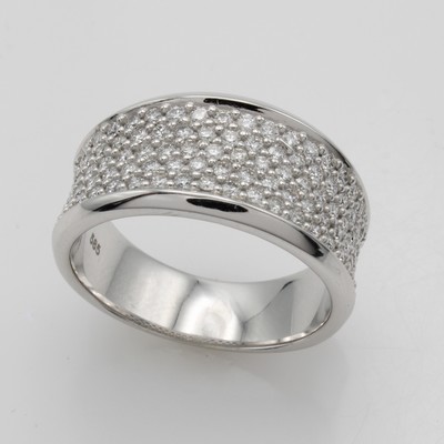 27042013a - Ring mit Brillanten, WG 585/000, Brill. in Pavéefassungen zus. ca. 1 ct Weiß/p, RW ca. ...