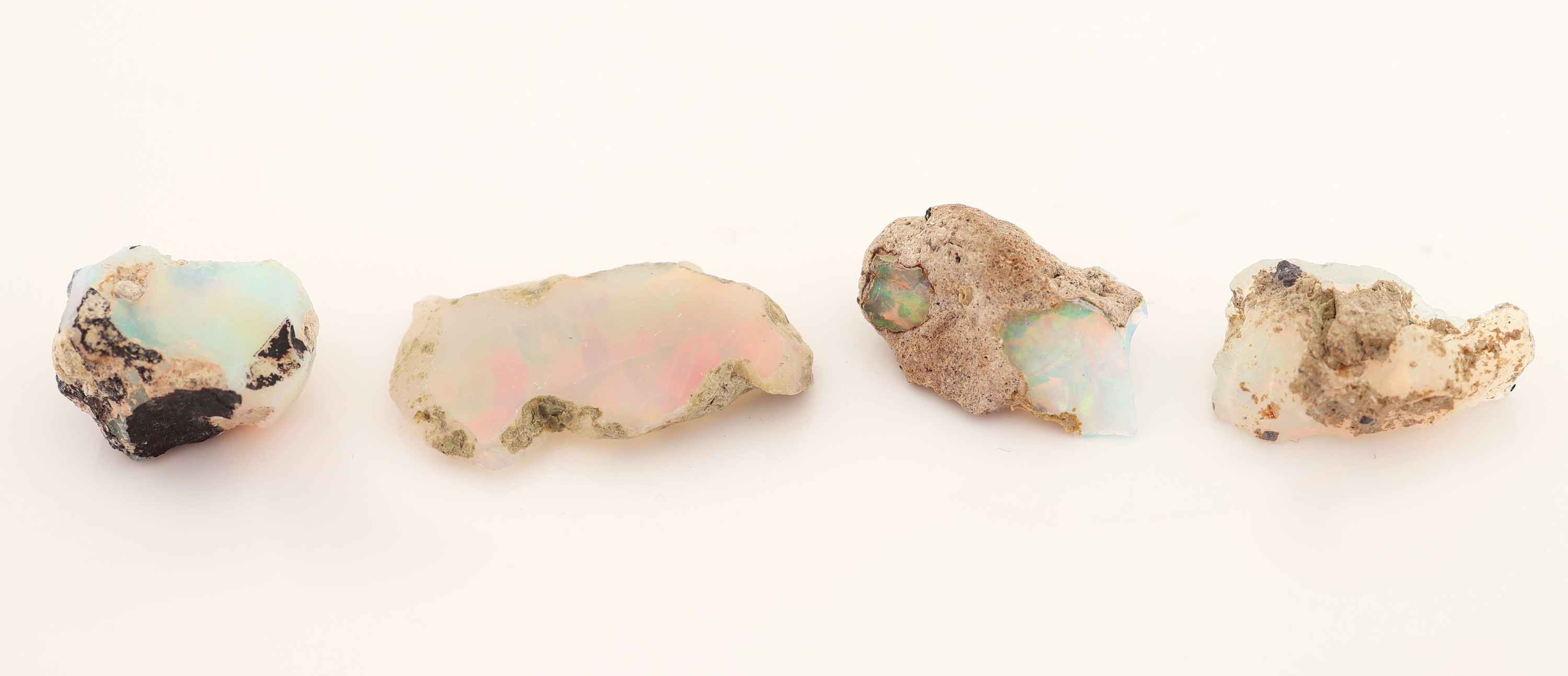 Image 27042103 - Lot 4 lose Rohopale, total ca. 30 ct, schönes Farbspiel mit Muttergestein ...