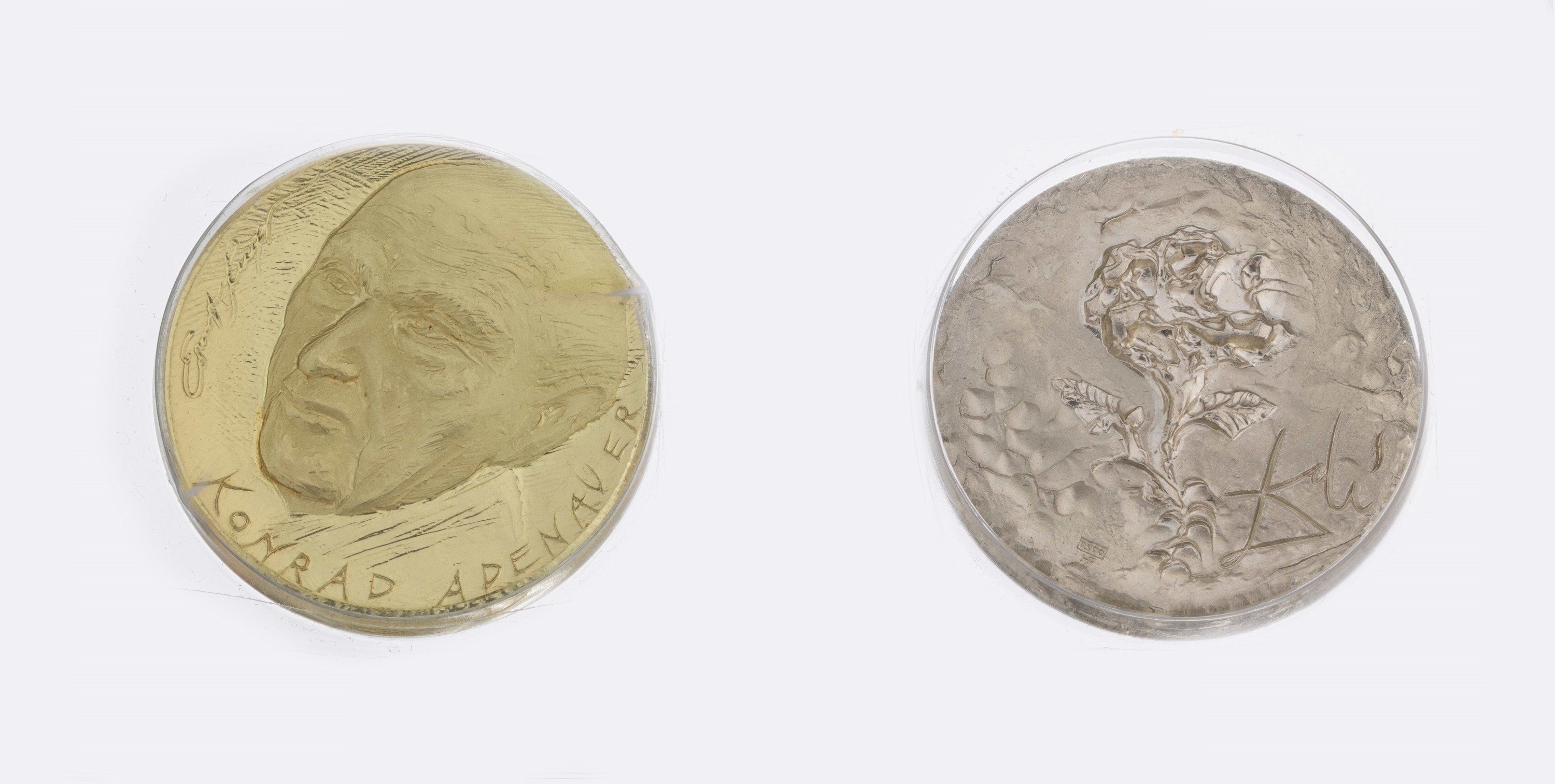 Image 27042142 - Konvolut 2 Medaillen, Konrad Adenauer, 1 x GG 750/000, AV: Portrait Adenauer, RV: ...