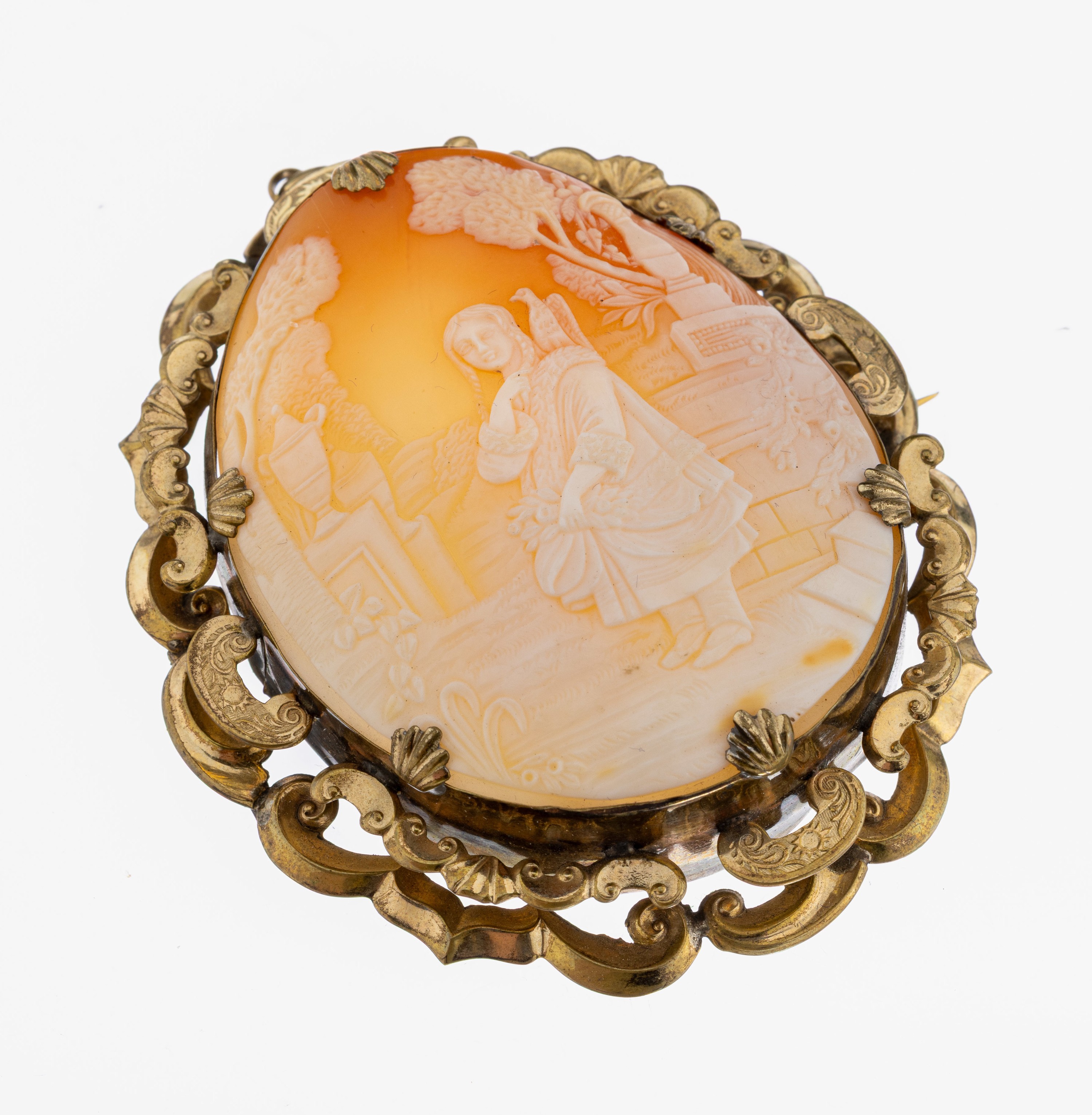 Image 27042173 - Kamee-Brosche, um 1900, ovale Muschelkamee,Darstellung einer Frau in ländlicher ...