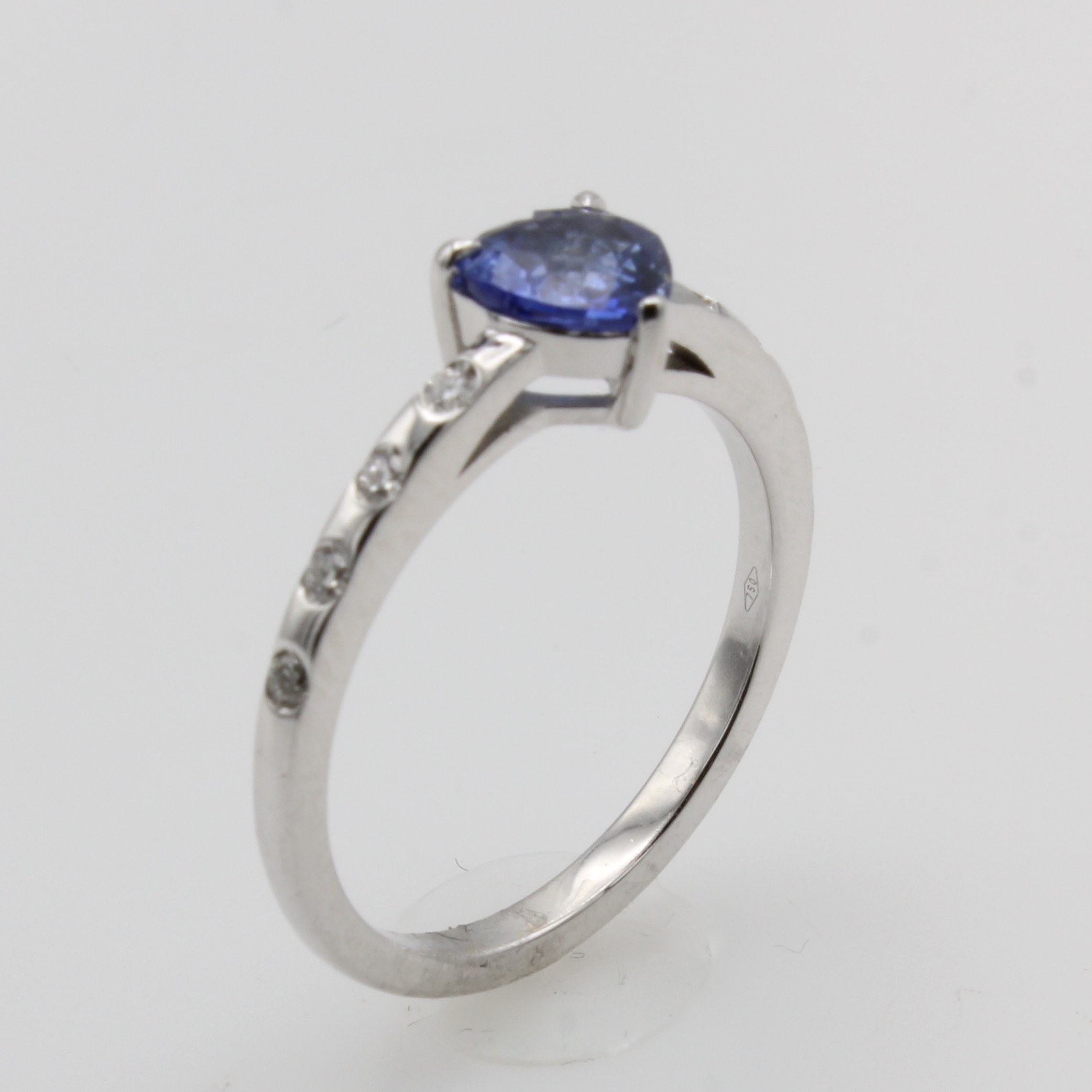 Image 27042182 - Ring ´Herz´ mit Saphir und Brillanten, WG 750/000, Saphirherz ca. 0.79 ct, Brill. zus. ...