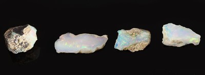 27042103a - Lot 4 lose Rohopale, total ca. 30 ct, schönes Farbspiel mit Muttergestein ...