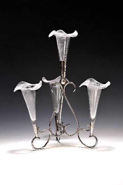 Image Blumensteckvase, England, um 1900-1910, Metall versilbert, vier mundgeblasene ...