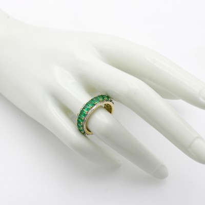 27042168b - Memoryring mit Smaragden und Diamanten, GG 750/000, viereck. Smaragde zus. ca. 4.51 ct, ...