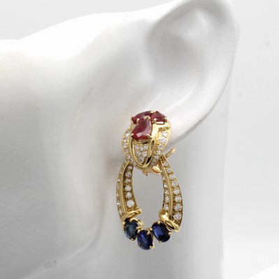 27042171b - Paar Ohrgehänge mit Farbsteinen und Brillanten, GG 750/000, ovale Formen, 6 ...