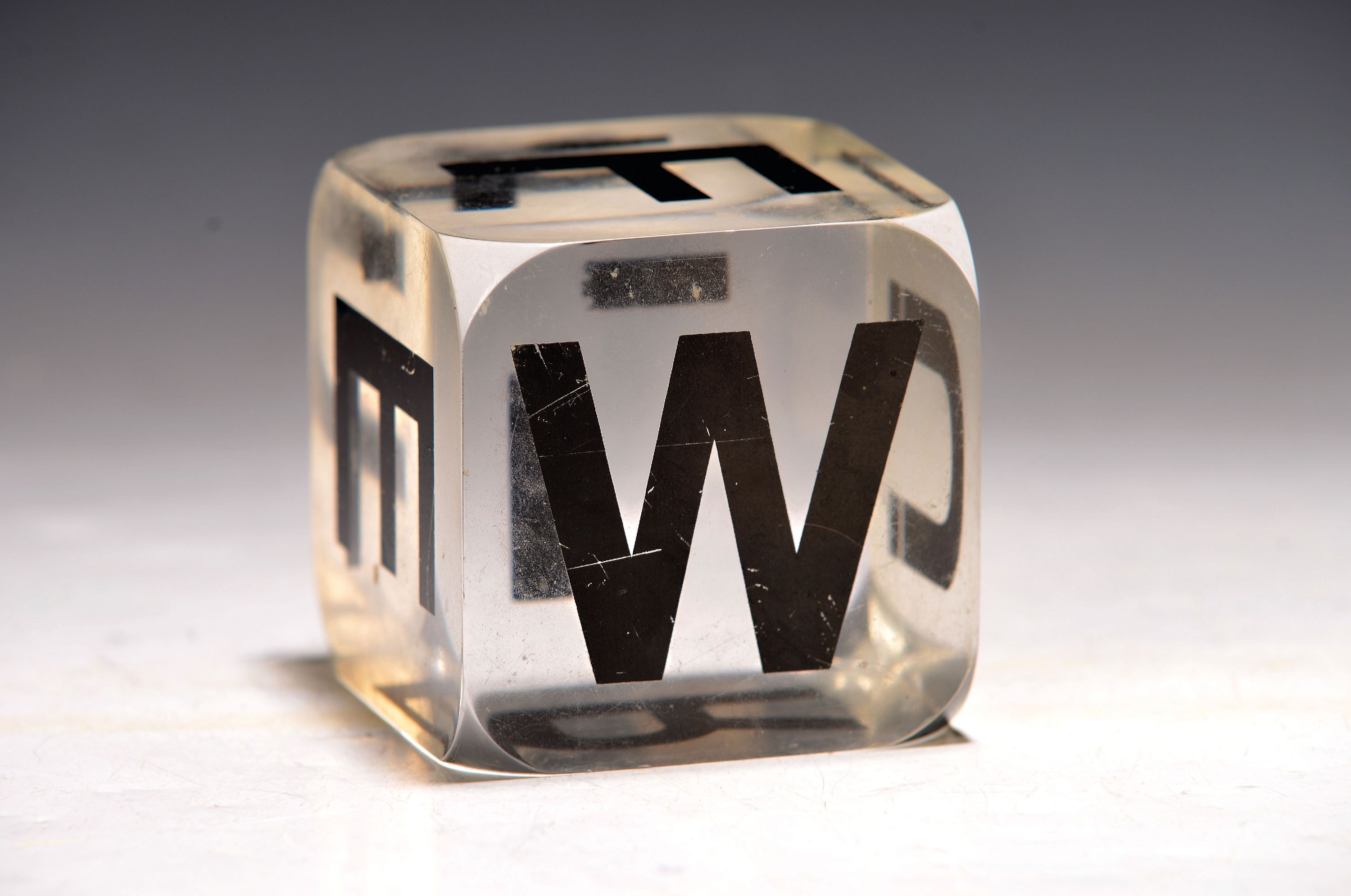 Image 27042247 - Timm Ulrichs, geb. 1940, Würfel, Plexiglas bedruckt mit den Buchstaben für Würfel, ...