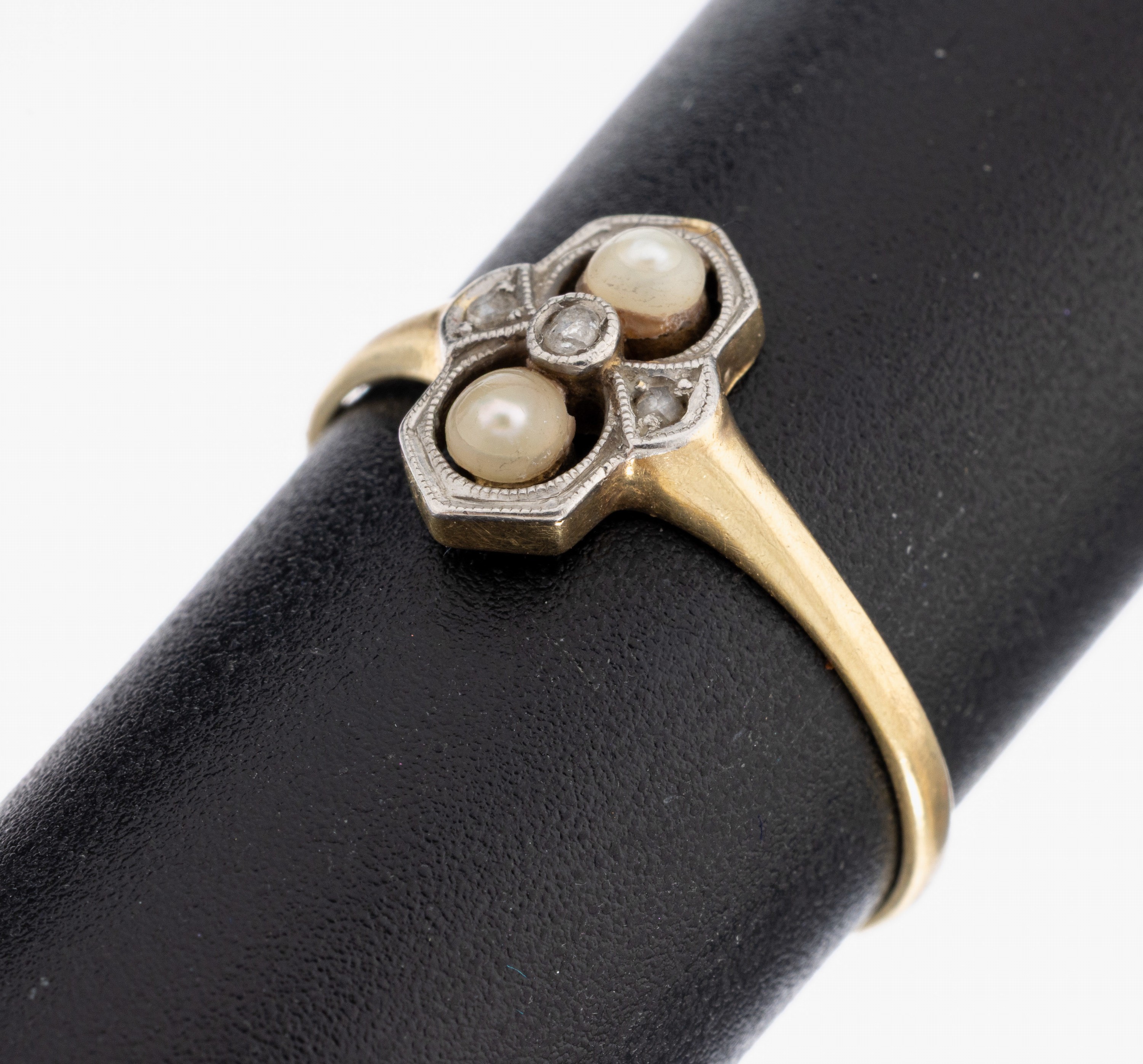 Image 27042258 - 14 kt Gold Perl-Diamant-Ring, um 1900, GG 585/000, Ringkopf schauseitig Platin, 2 kl. ...