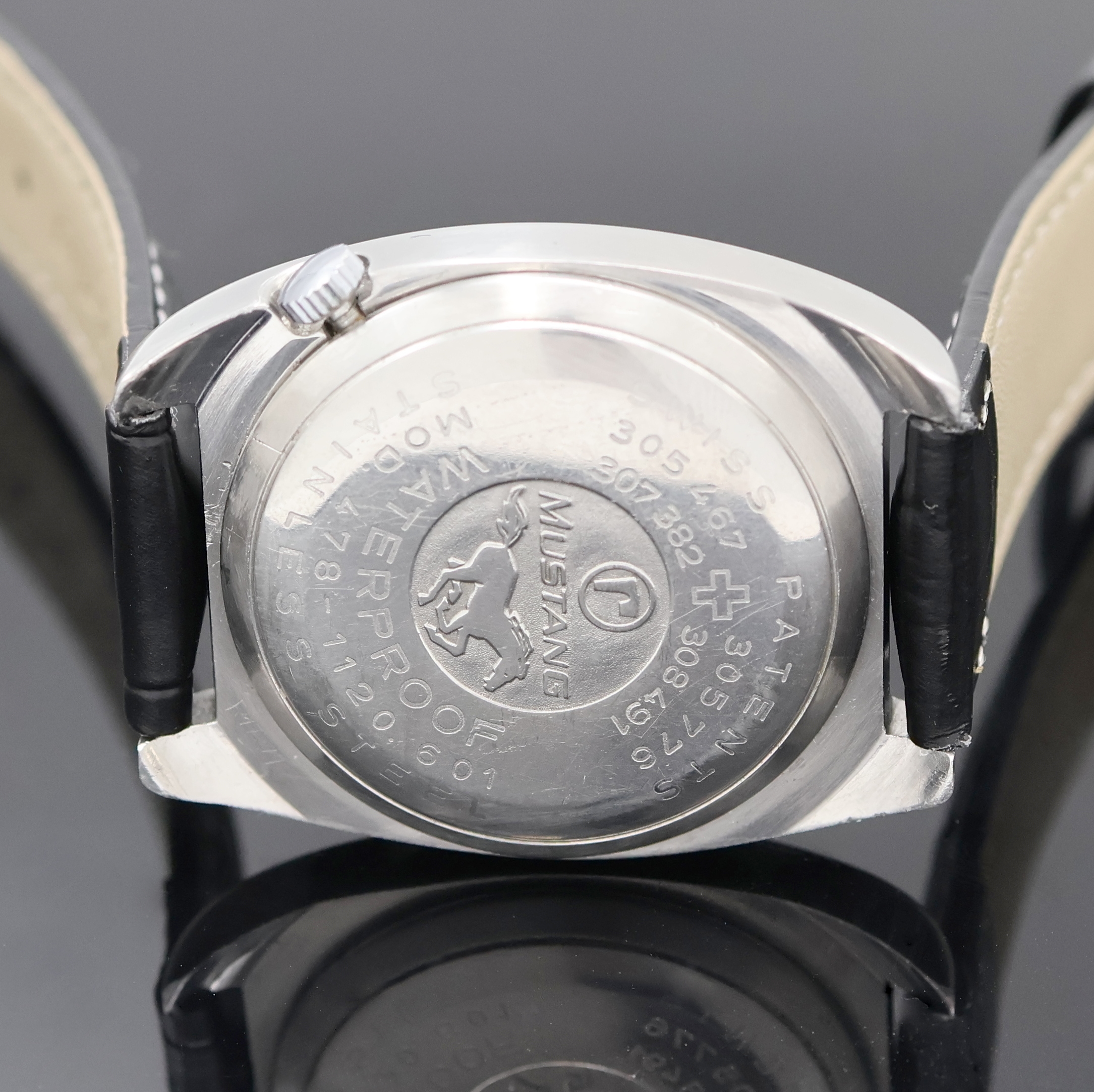 Detail d: ROAMER Mustang D + D Scientist Herrenarmbanduhr Referenz 478-1120.601, Schweiz um 1970, Automatik, Edelstahl Monocoque-Geh., weißes Zifferbl. m. ...