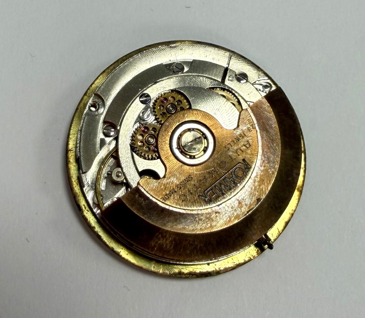 Detail f: ROAMER Mustang D + D Scientist Herrenarmbanduhr Referenz 478-1120.601, Schweiz um 1970, Automatik, Edelstahl Monocoque-Geh., weißes Zifferbl. m. ...