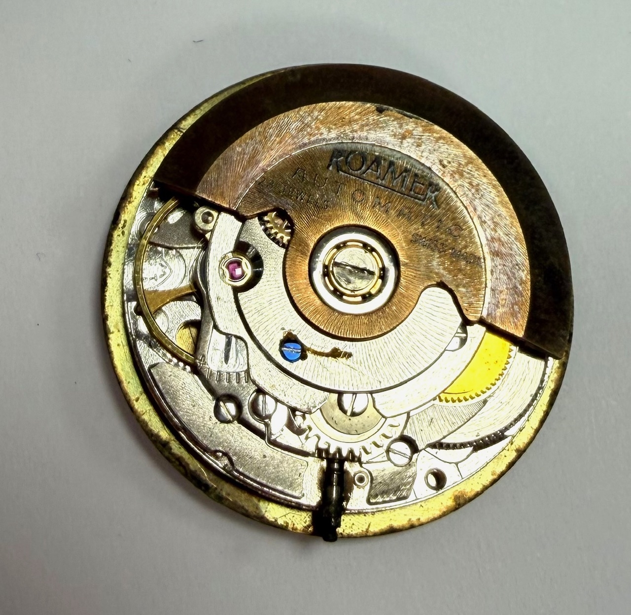 Detail g: ROAMER Mustang D + D Scientist Herrenarmbanduhr Referenz 478-1120.601, Schweiz um 1970, Automatik, Edelstahl Monocoque-Geh., weißes Zifferbl. m. ...