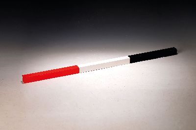 27042249k - Fritz Klingbeil, 1936-2023, Stab, rot-weiß-schwarz bemaltes Holz mit Öse zum ...
