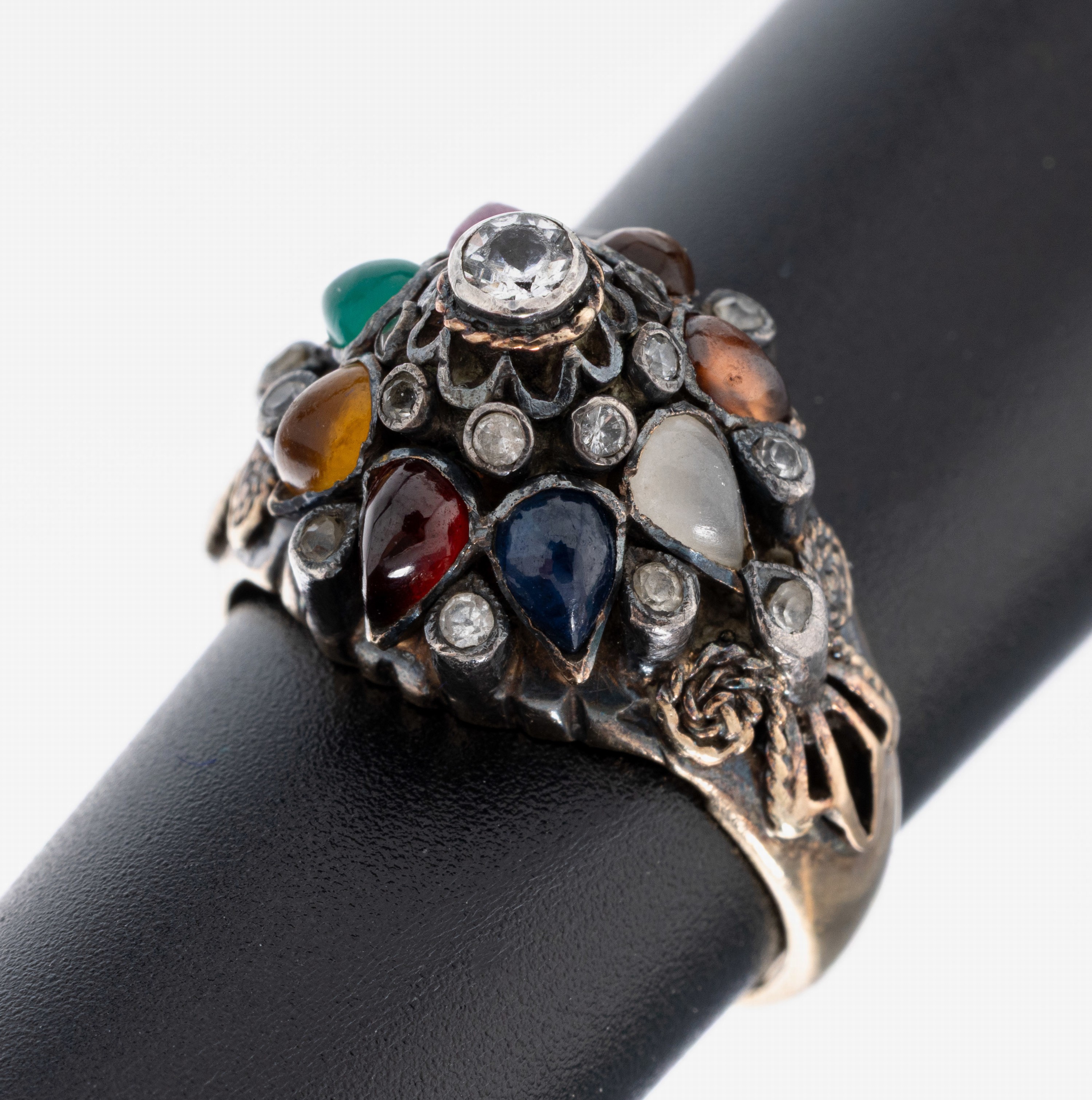 Image 27042305 - 14 kt Gold Pagoden-Ring, GG 585/000, hoch aufgebauter Ringkopf aus Silber, farblose ...