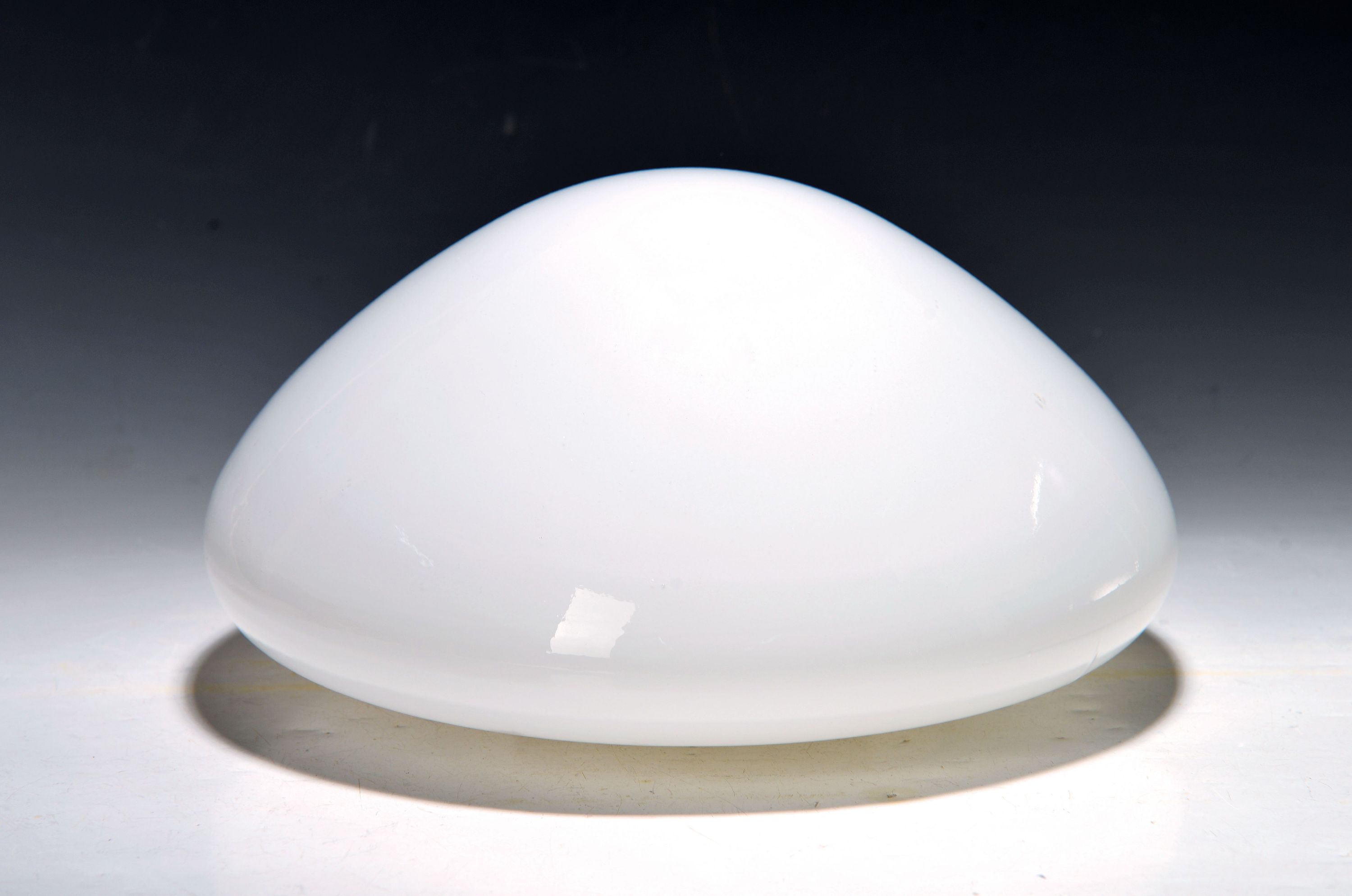 Image 27042316 - Decken- oder Wandlampe, Entw. Wilhelm Wagenfeld (1900-1990), milchweisser Glasschirm, ...