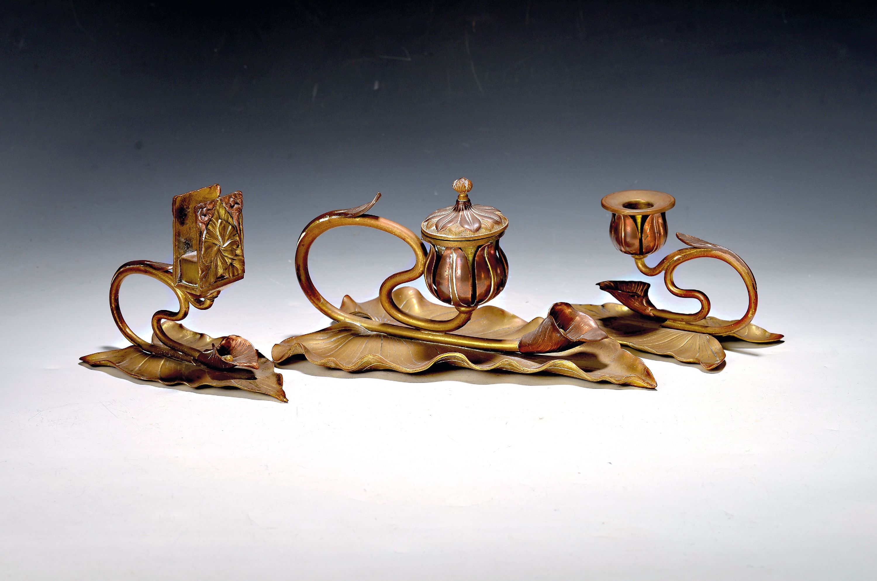 Image 27042322 - 3-tlg. Tisch- bzw. Rauchset, Jugendstil, Messing, vegetabil gebildete ...